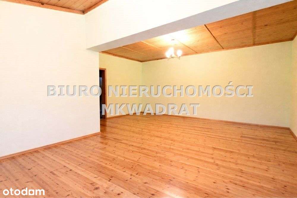 Zadbany, duży dom z garażem tuż przy centrum-6