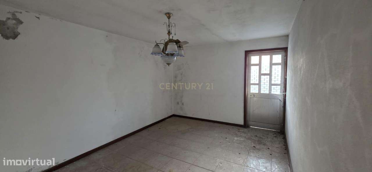 Moradia para restaurar - Constance, MCN-24