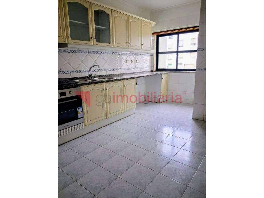 Apartamento T2+2 em Paredes, Alenquer-7