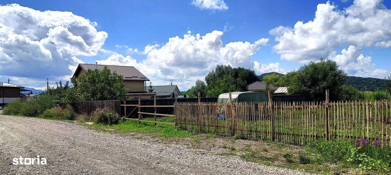 Lot de teren cu toate utilitatile intre case locuite-6