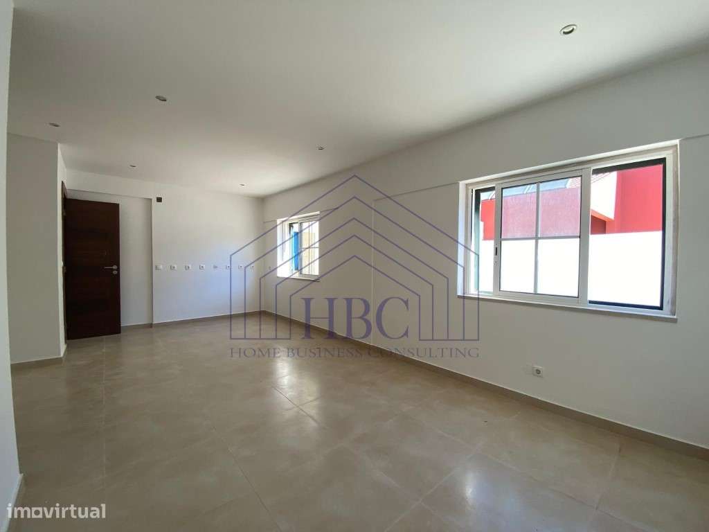 Moradia T4 com Amplo Jardim e Potencial de Remodelação em Alcabidec...-18