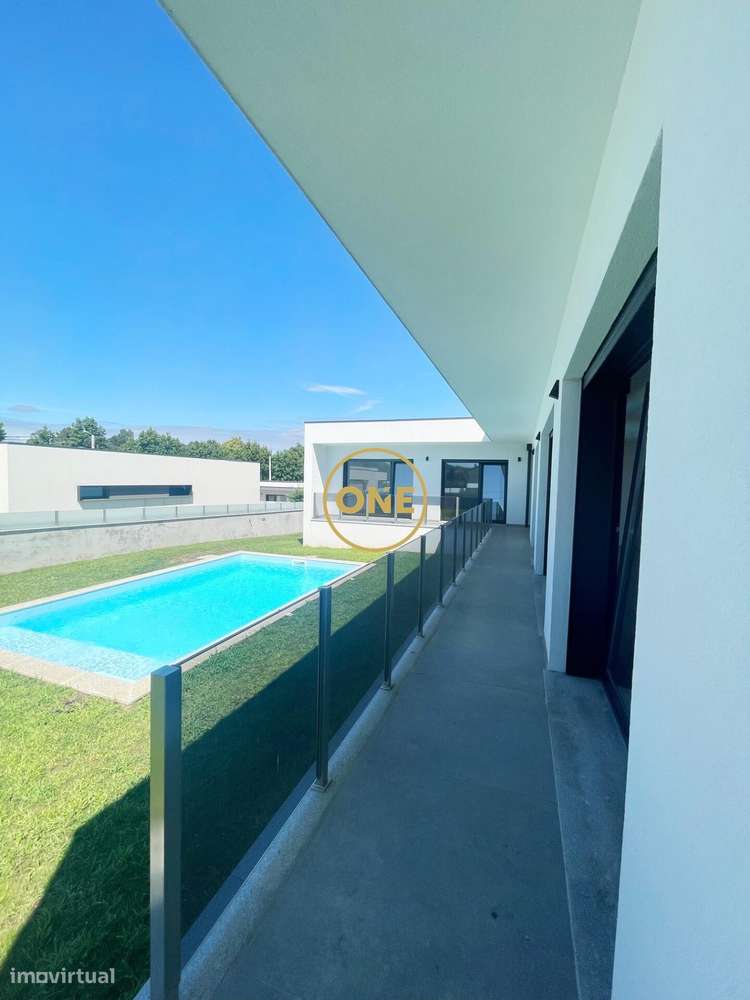 Fabulosa moradia térrea T3+1 com 3 suítes , escritório e piscina - Grande imagem: 5/51