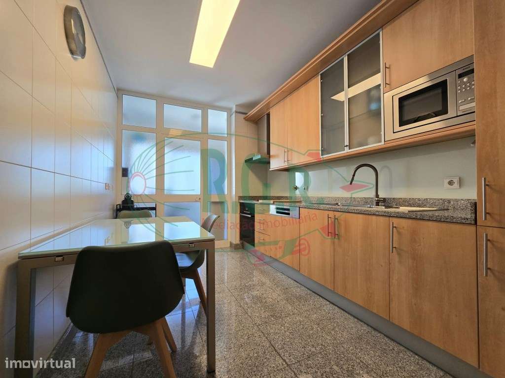 Apartamento T2| Lg Garagem 2 Carros | Localização Central São Cosme-17