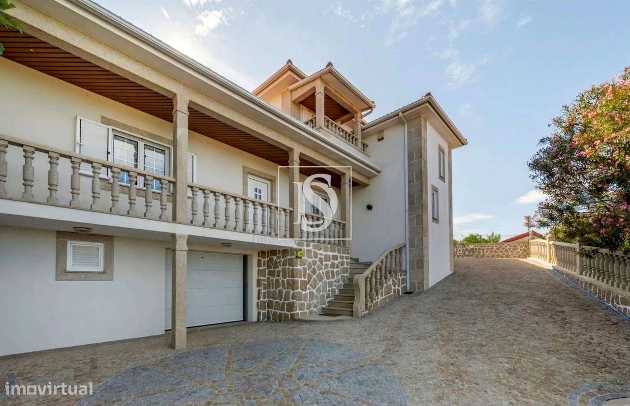 Moradia Independente T6 com 6 suítes e Piscina-2