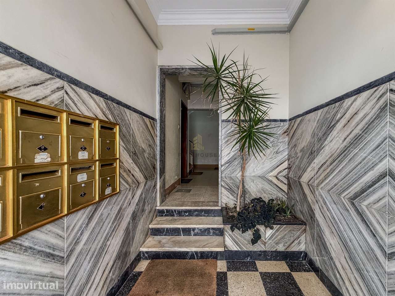 Vende-se Apartamento T3 no centro do Barreiro-23