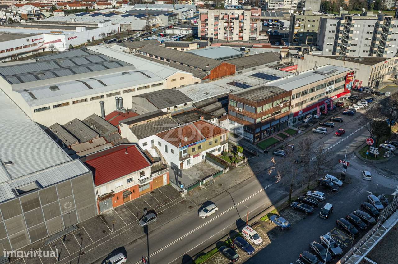 Propriedade de Grande Dimensão com Habitação e Área Industrial-26