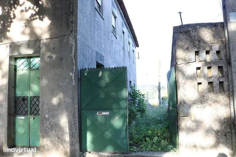 Imóvel constituido por 2 frações a 2 minutos do centro da cidade Braga-8