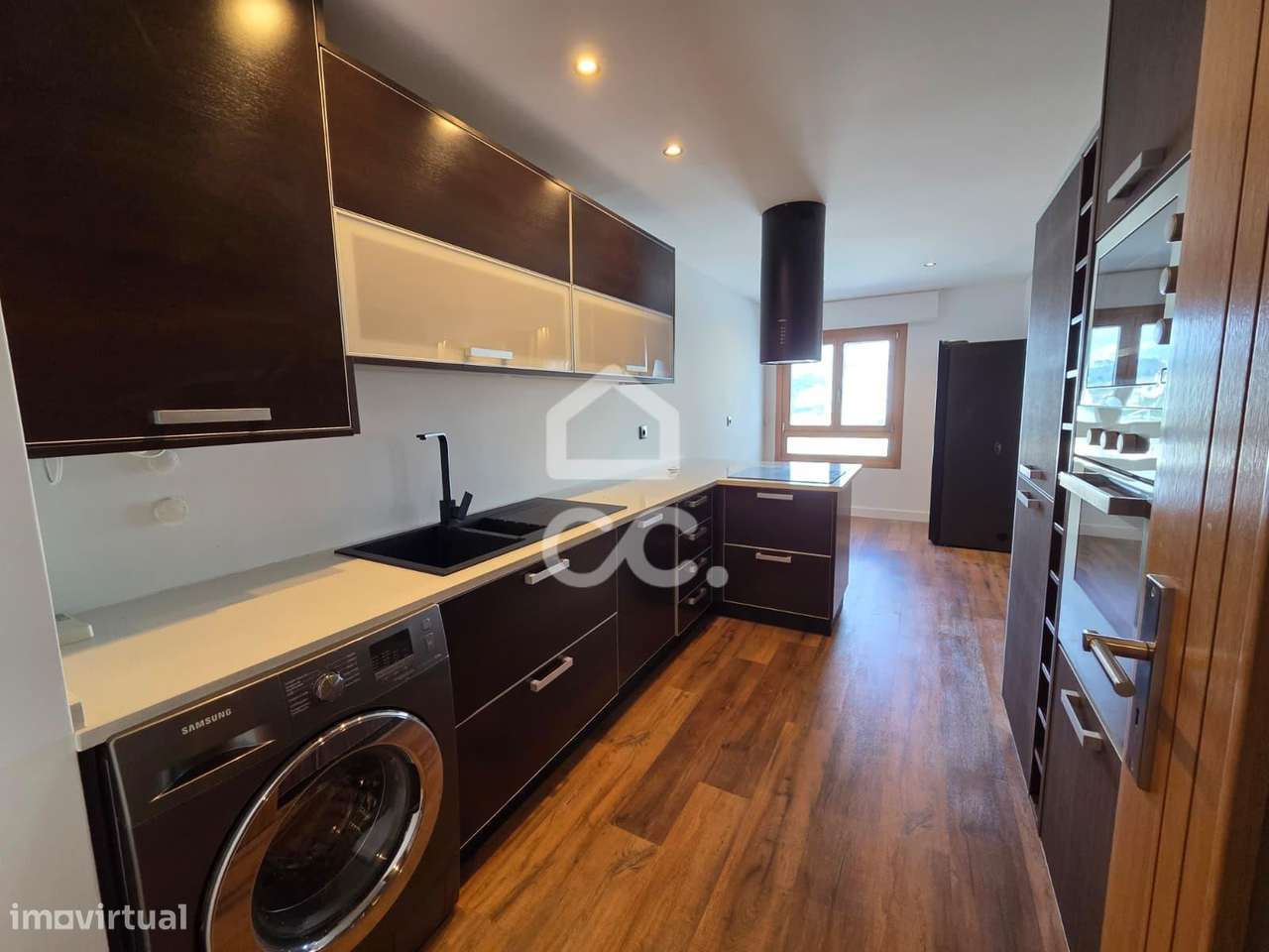 Apartamento T1 na Venda do Pinheiro com Garagem, Elevador e AC-16