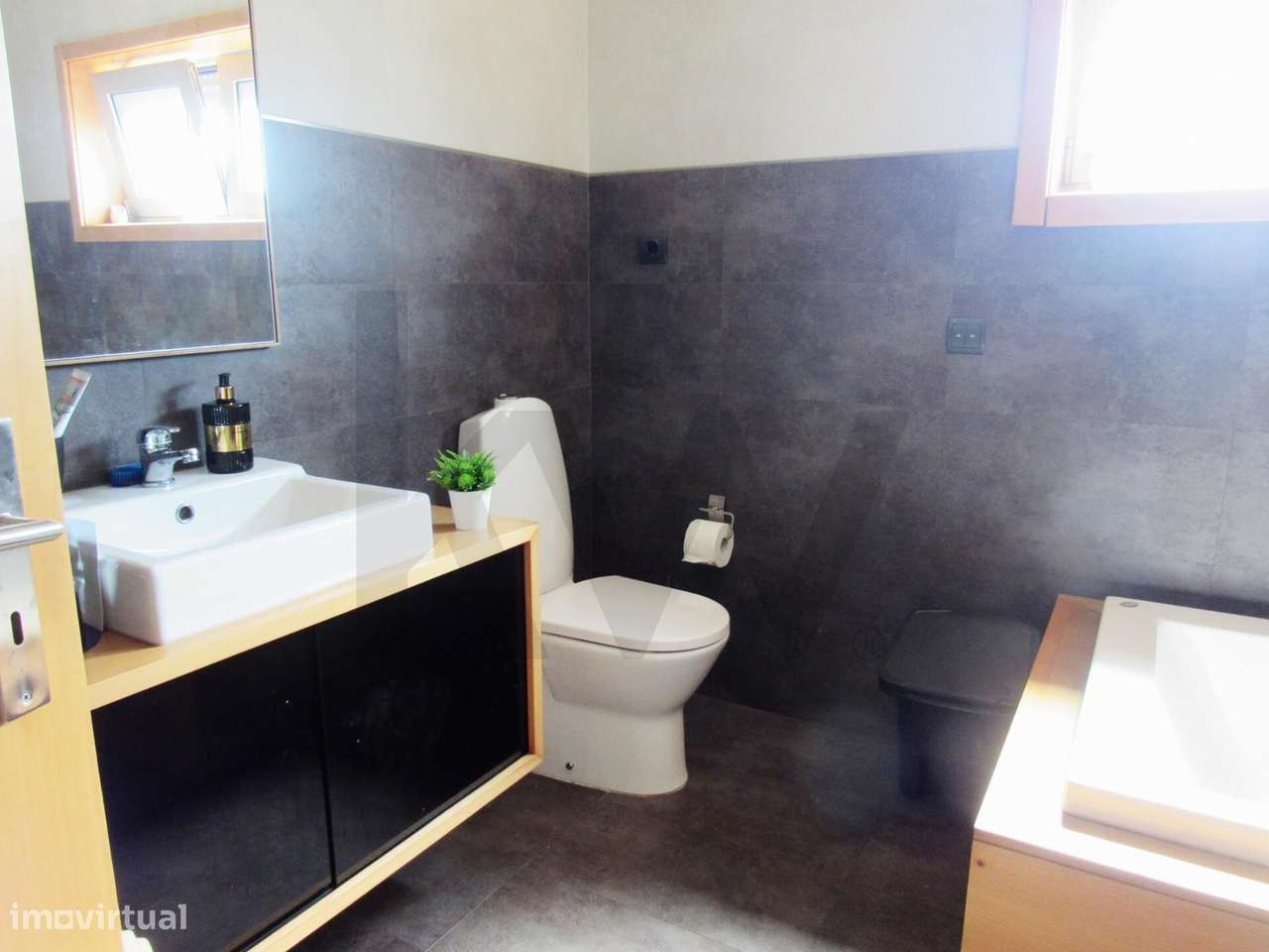 Moradia Térrea com Salão Superior | A 7 Minutos do Centro de Oliveira-24