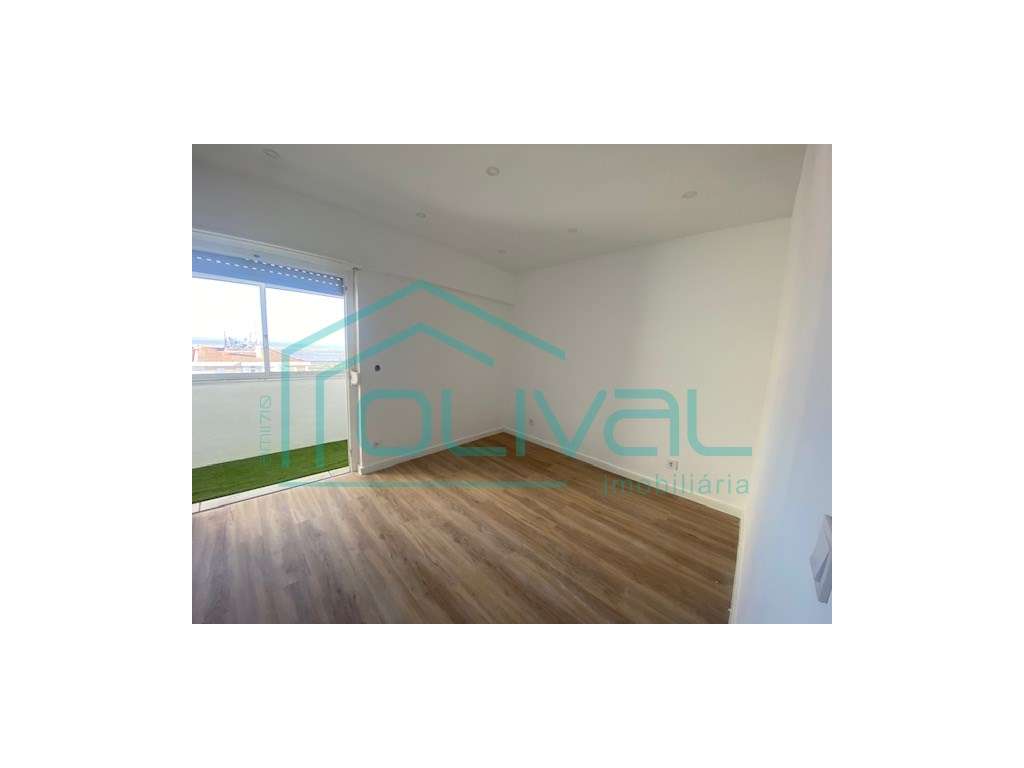 Apartamento t2 à venda na Rua São Francisco Xavier, 10-7