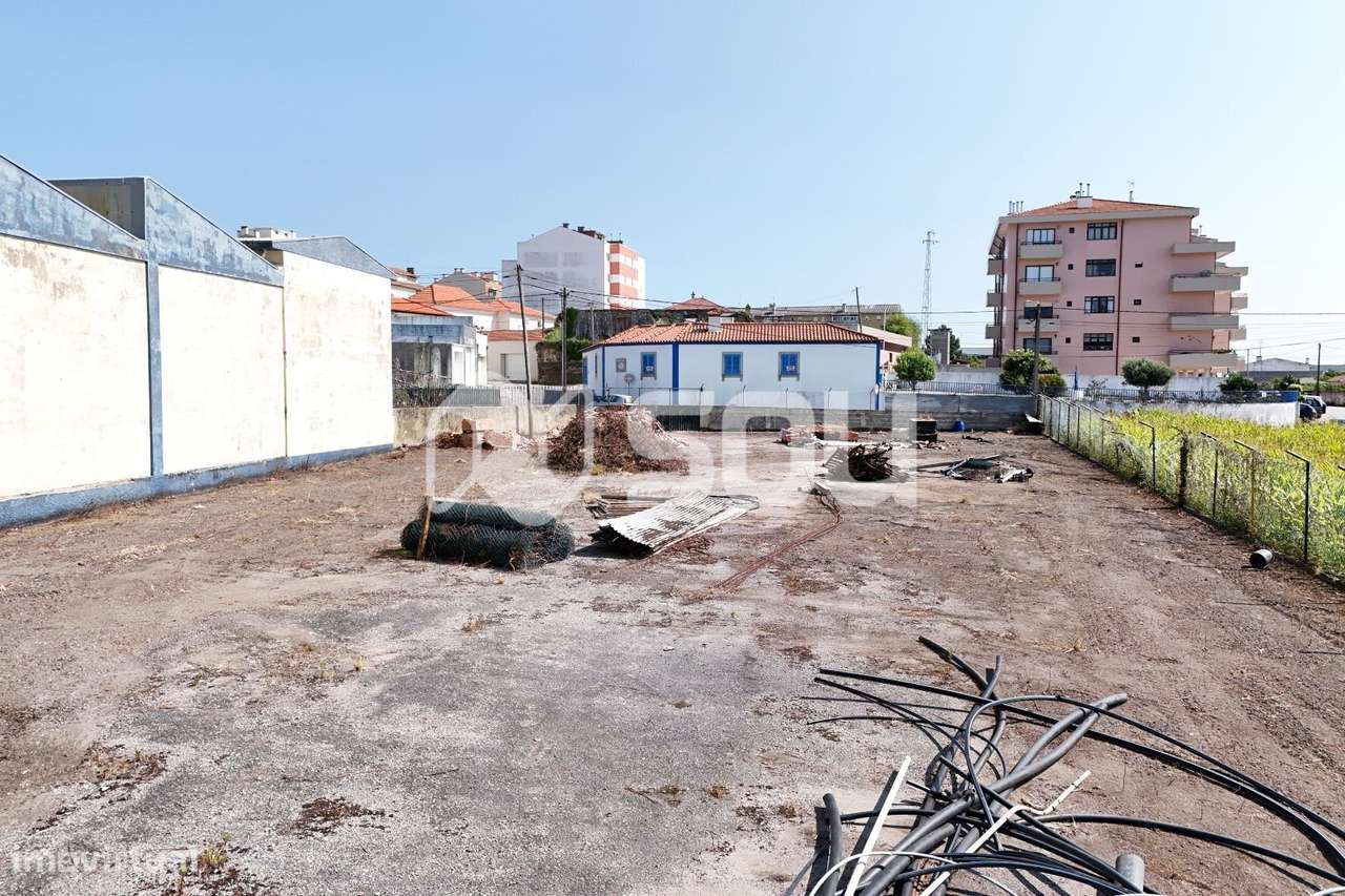Vende-se Lote junto à N109 com ABC de 1.550m2 - Grande imagem: 3/8