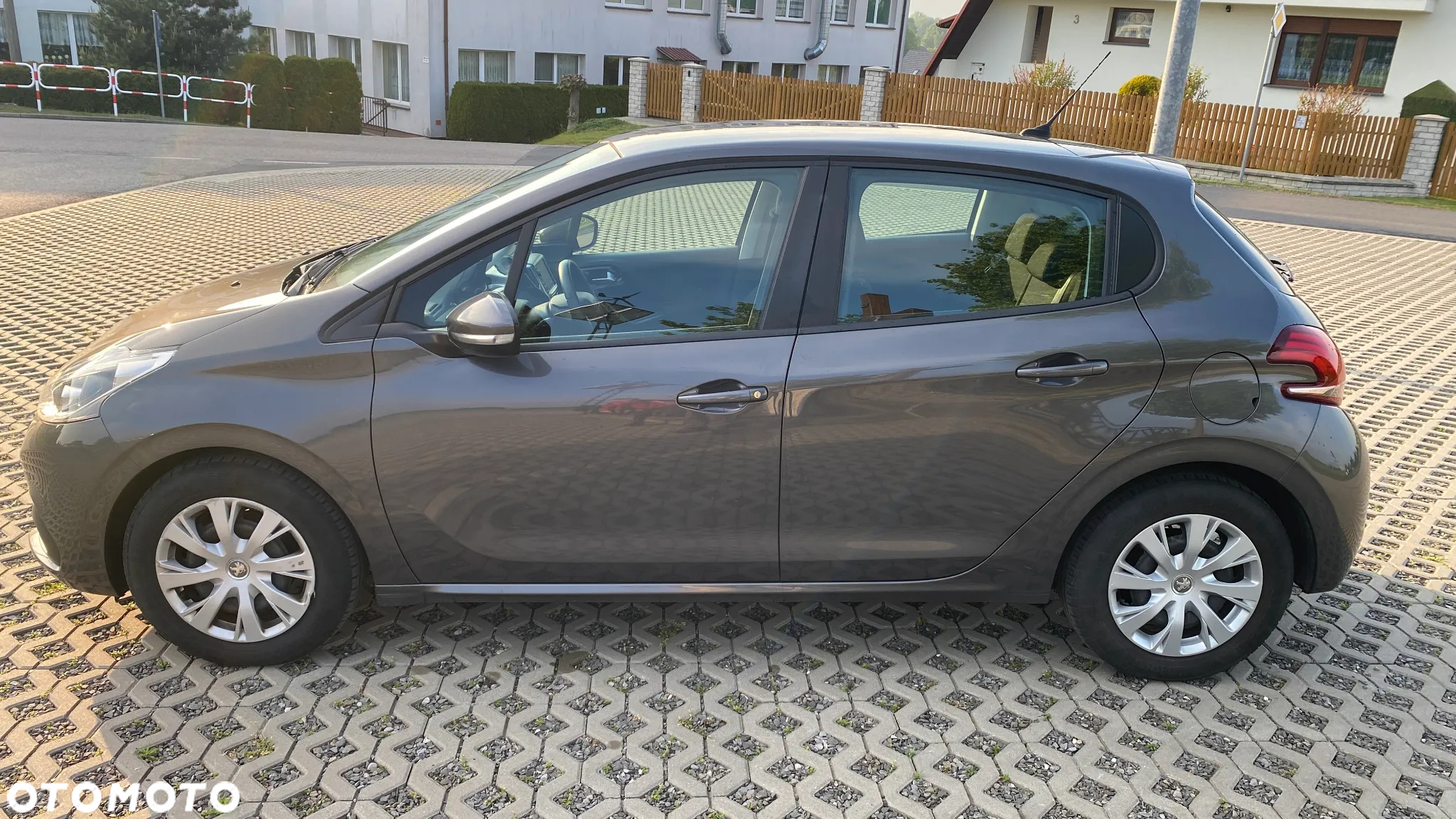 Peugeot 208 1.2 PureTech Active - 4