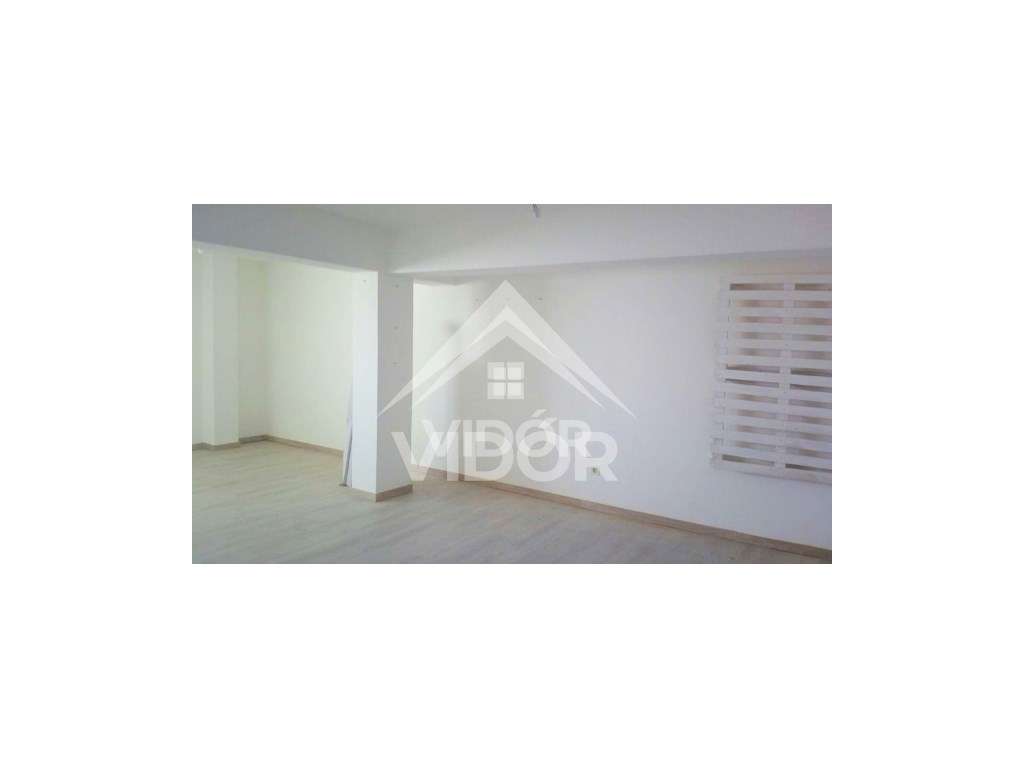 Conjunto de Escritórios no Candal - Oportunidade de Investimento-11