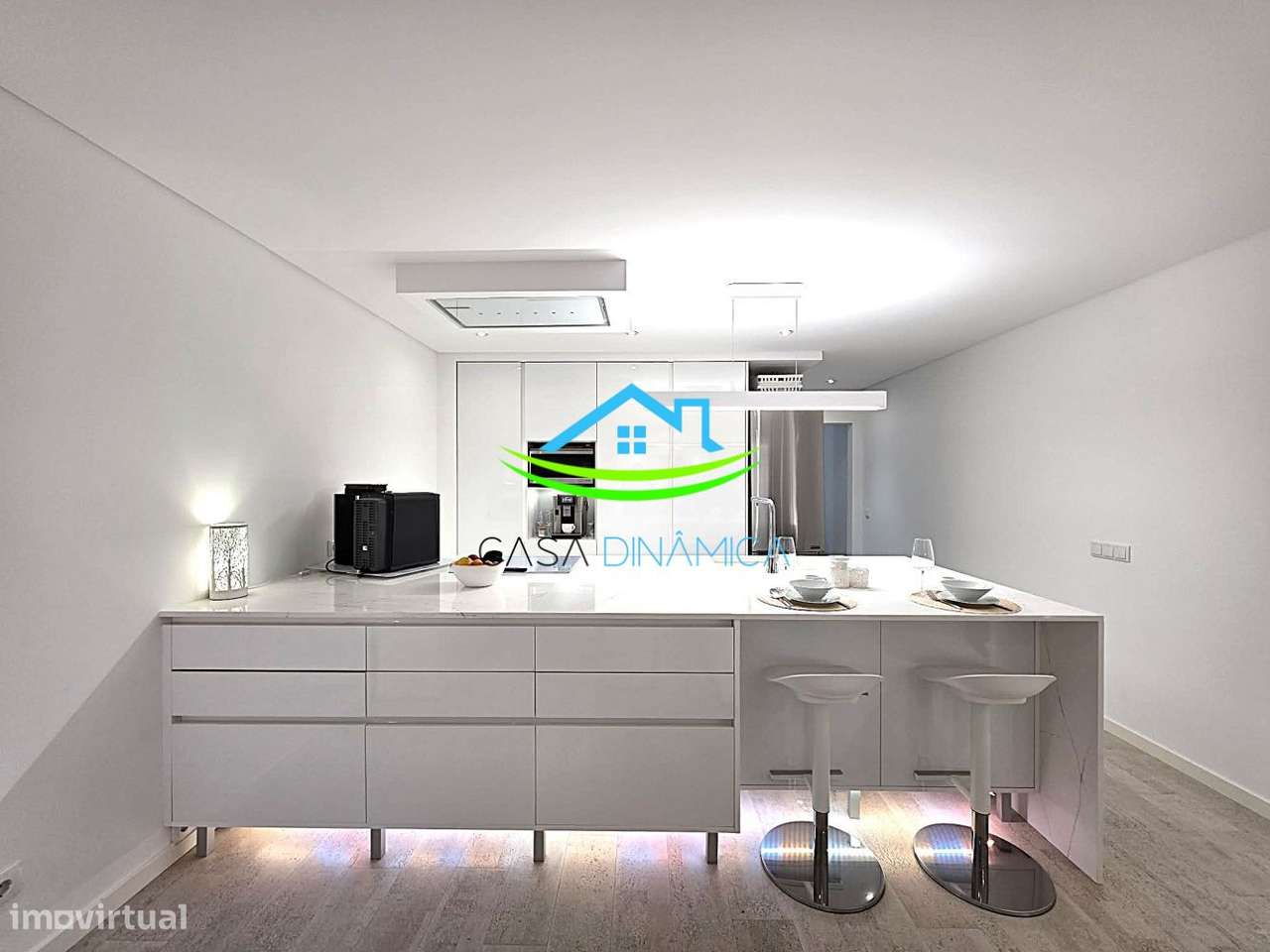 T1 C/ PARQUEAMENTO, BAIRRO NOVO, MOBILADO - Grande imagem: 4/49