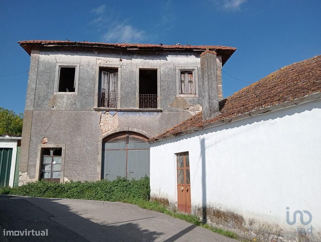 Casa tradicional T4 em Santarém de 200,00 m2