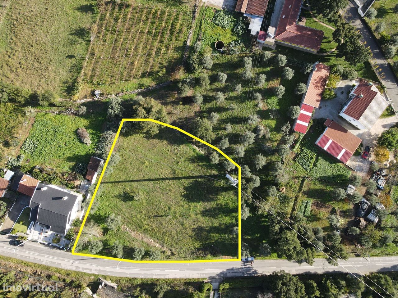 Terreno Urbanizável com 2230m2 em Serpins, próximo à praia fluvial e t