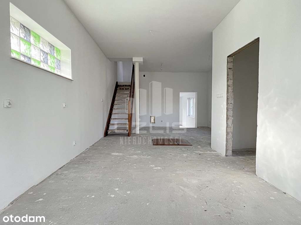 Dom nad jeziorem z linią brzegową-14