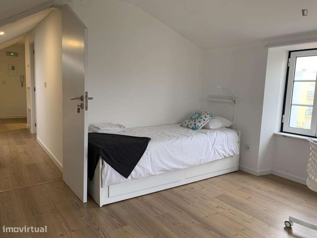 Quarto - localizado em Setubal - Grande imagem: 2/10