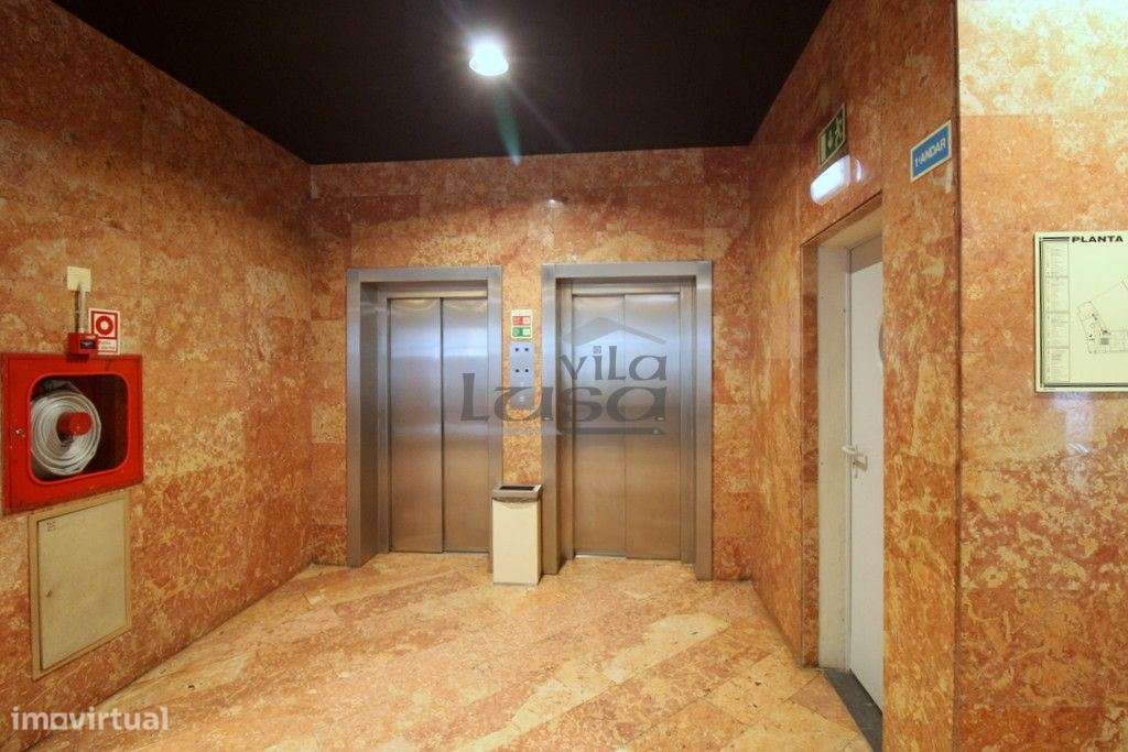 Loja no Centro Comercial Brasilia com vista para a Rua - Grande imagem: 3/21