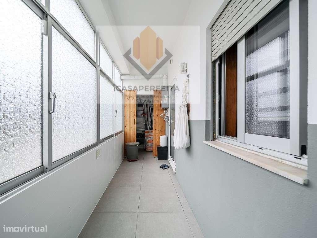 Apartamento T3 Renovado com Varandas, Lugar Garagem e Arrumo - Cent...-16