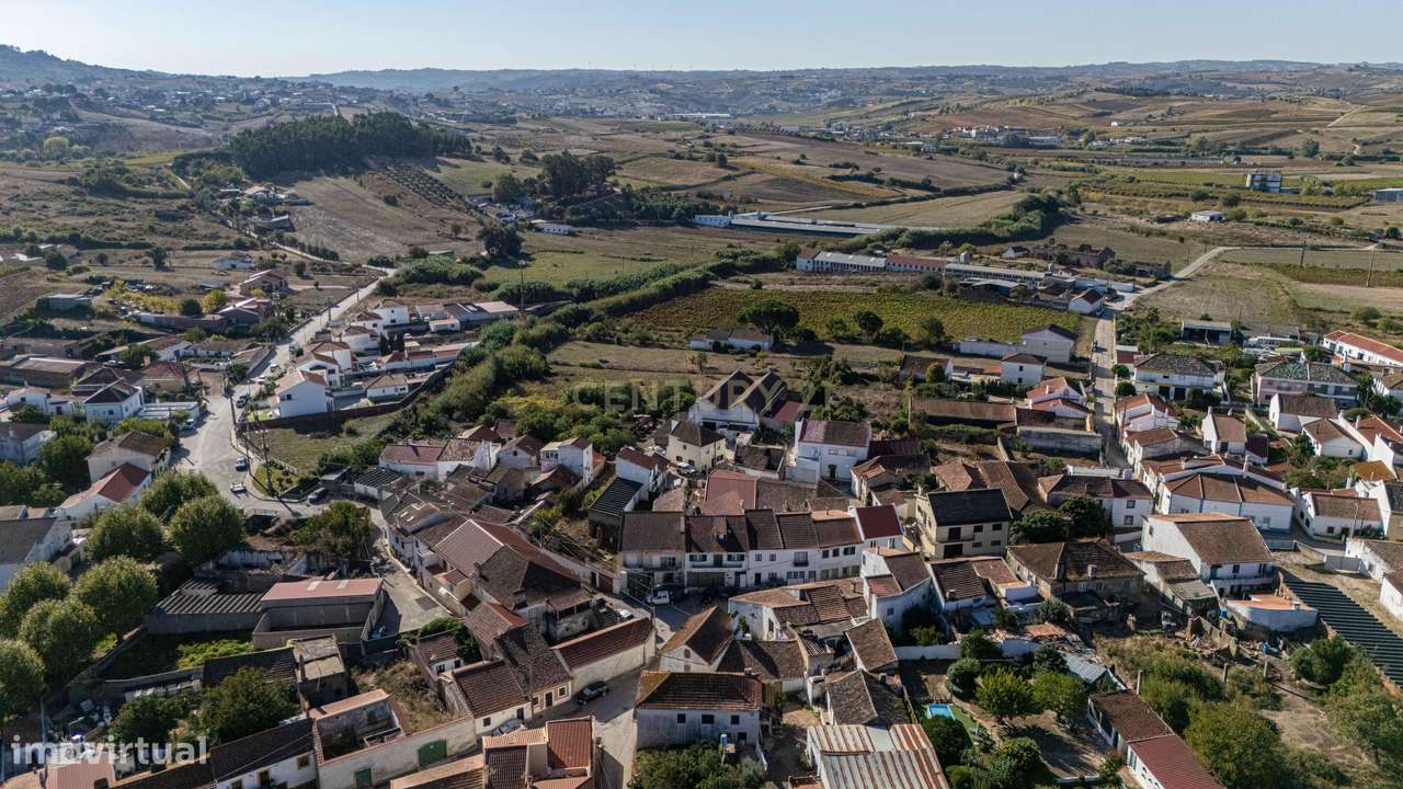 Prédio Urbano em Ruína em Labrugeira-27