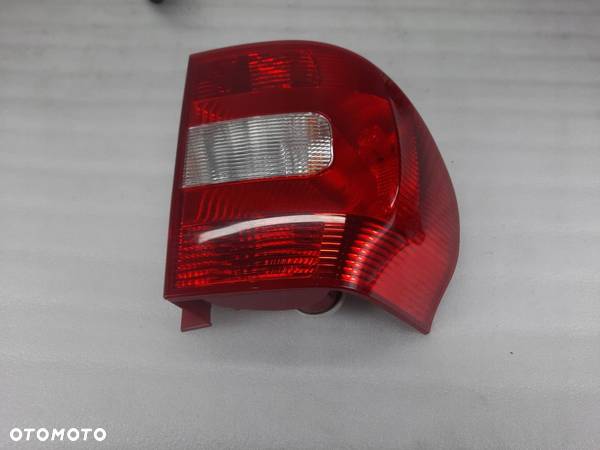 LAMPA LEWA TYŁ TYLNA SKODA YETI 5L0945095 - 2