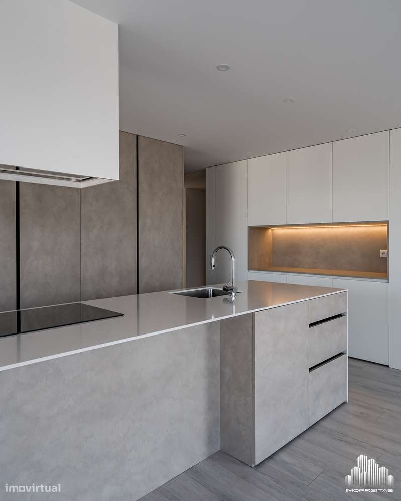 Fantástica Penthouse T4 com três Frentes e um Terraço de 120m2!-37