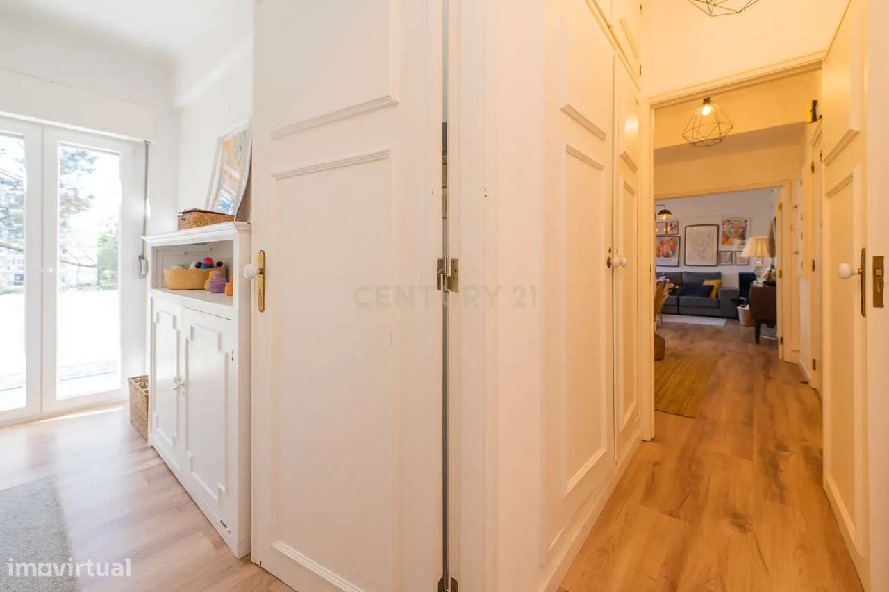 Excelente T2 Totalmente Remodelado | Monte Estoril-11