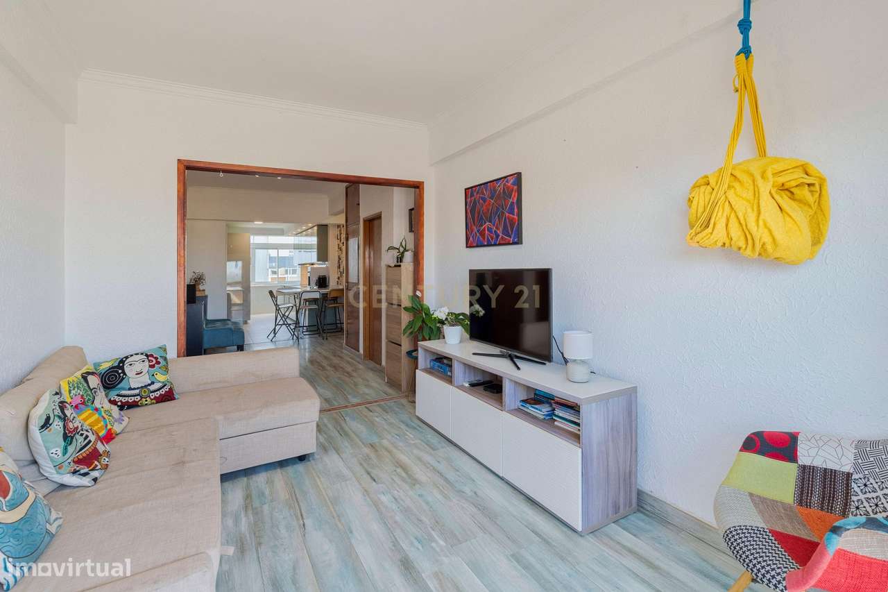 Apartamento T-4 Renovado em Almada com Vista para o Rio - Grande imagem: 3/31