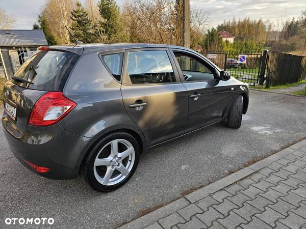 Kia Ceed 1.4 CVVT Spirit - 32