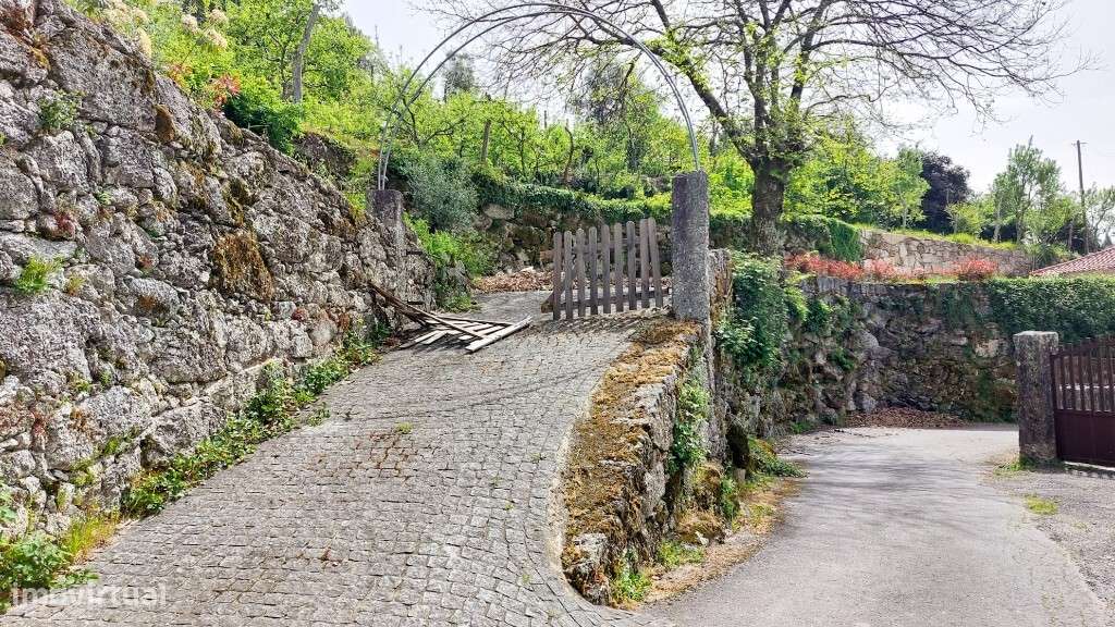 Moradia Ind. V4 p/ concluir c/ piscina - Pinheiro-20