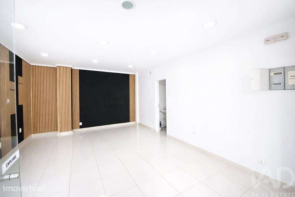 Loja / Estabelecimento Comercial em Faro (Sé e São Pedro) de 23,00 m2 - Grande imagem: 2/13