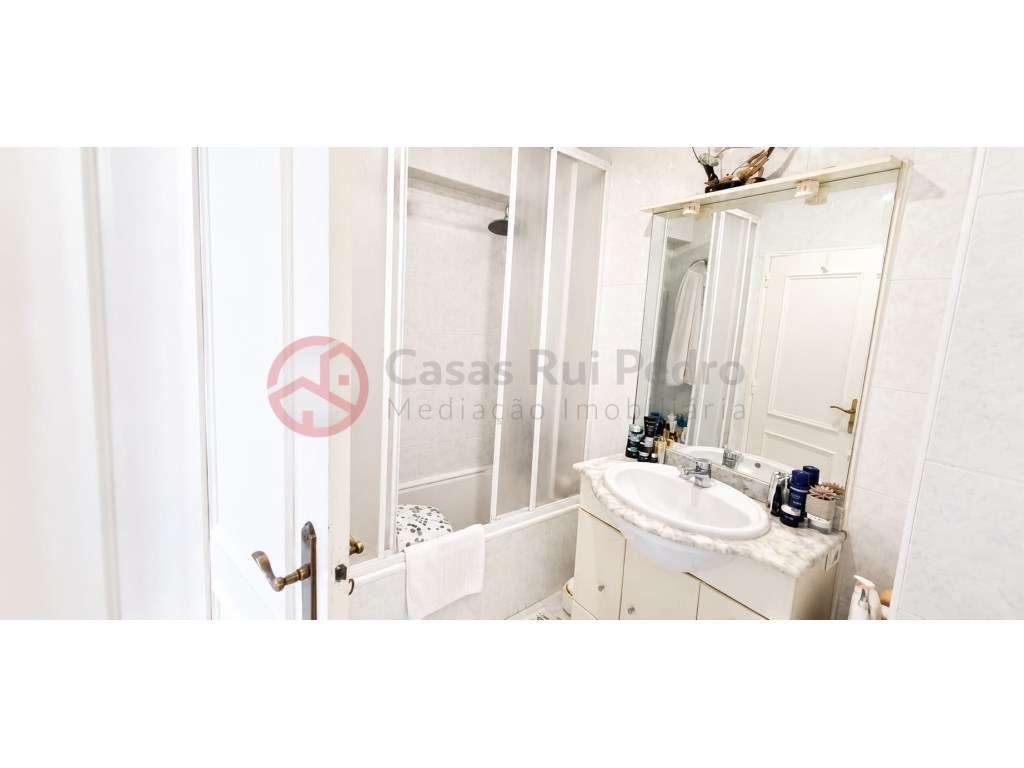 Apartamento T2 Remodelado em 2015 com Excelentes Áreas e Localizaçã...-29