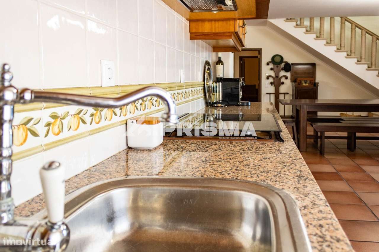 Moradia T5 para Venda em C. Branco-46