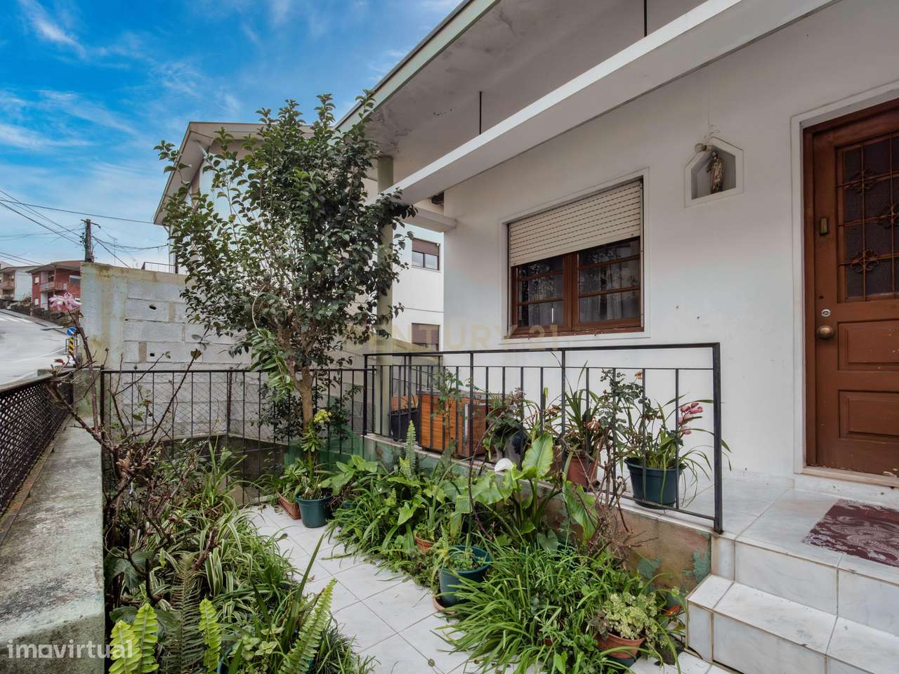 Moradia T3 em Ermesinde com Grande Quintal e Excelente Potencial de In-51