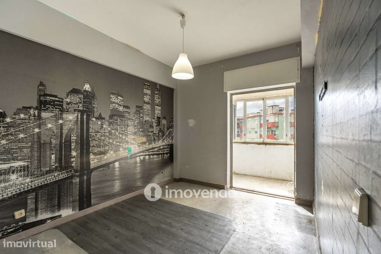 Apartamento T1 para renovação, junto da Praia de Paço de Arcos-11