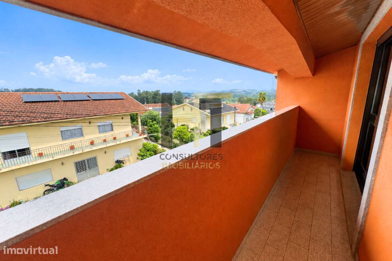 Moradia T4 em Lousada | 312m², 542m² de Terreno e Garagem para 3 Car-20