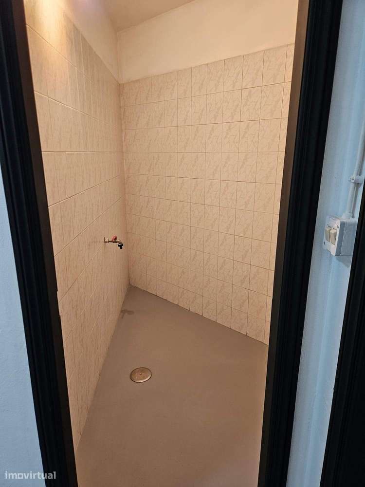 Garagem/Armazém para Venda – Totalmente Restaurado-27