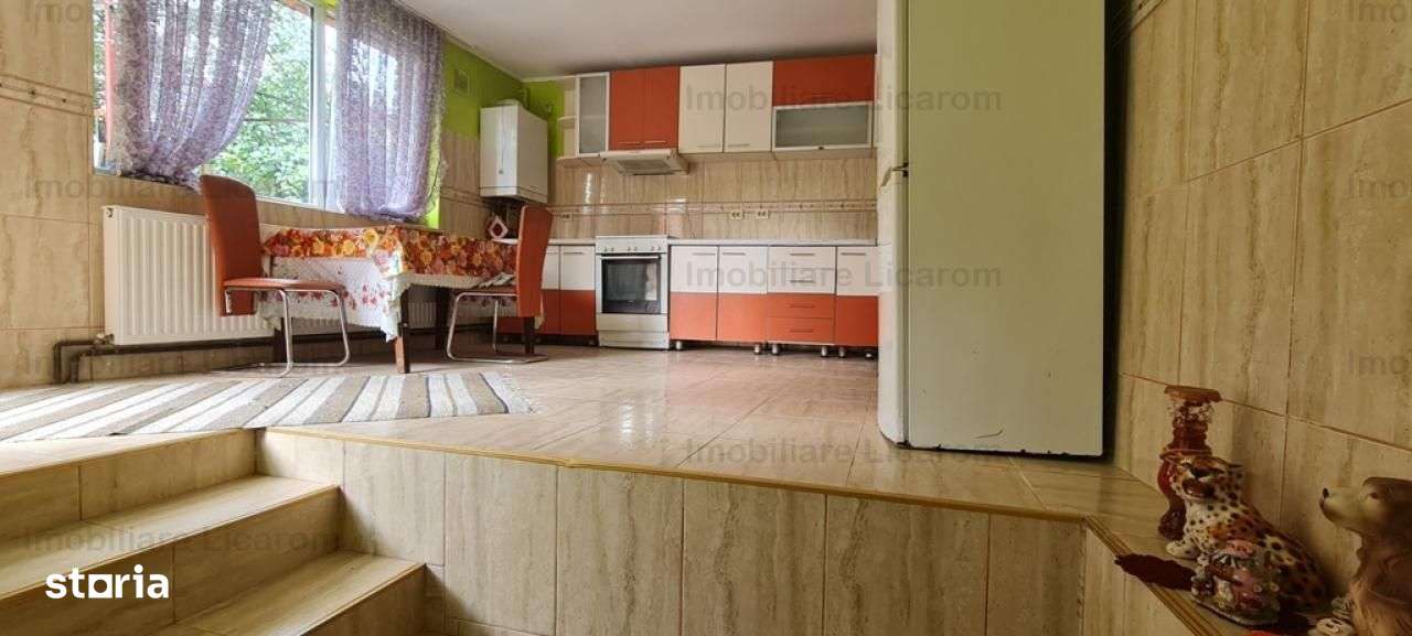 Casa individuala cu 2 apartamente, 6 camere,teren 403 mp,ASTRA.-3