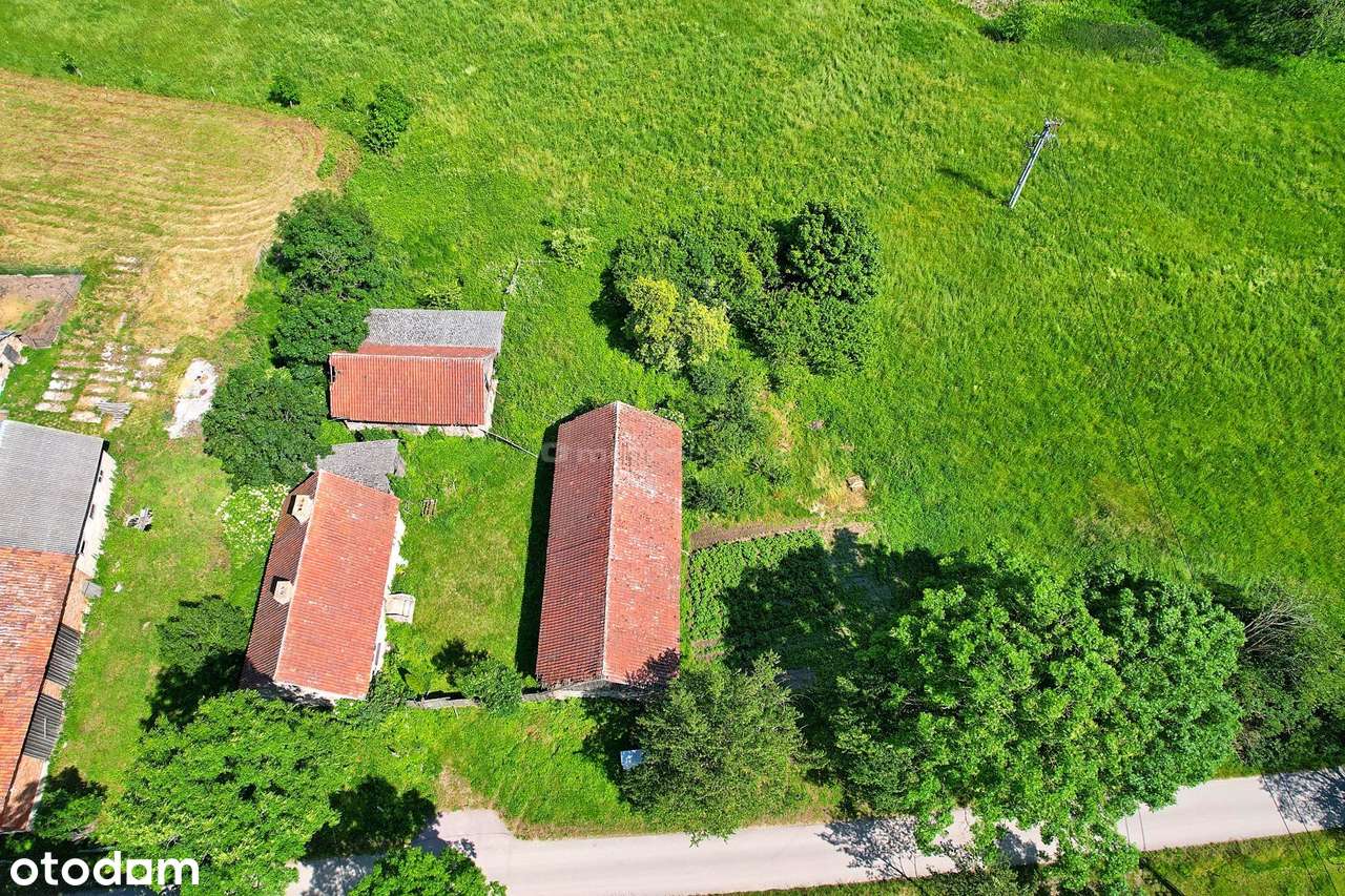 * Siedlisko z budynkami u stóp Szeskiej Góry * - Pełny obrazek: 5/8