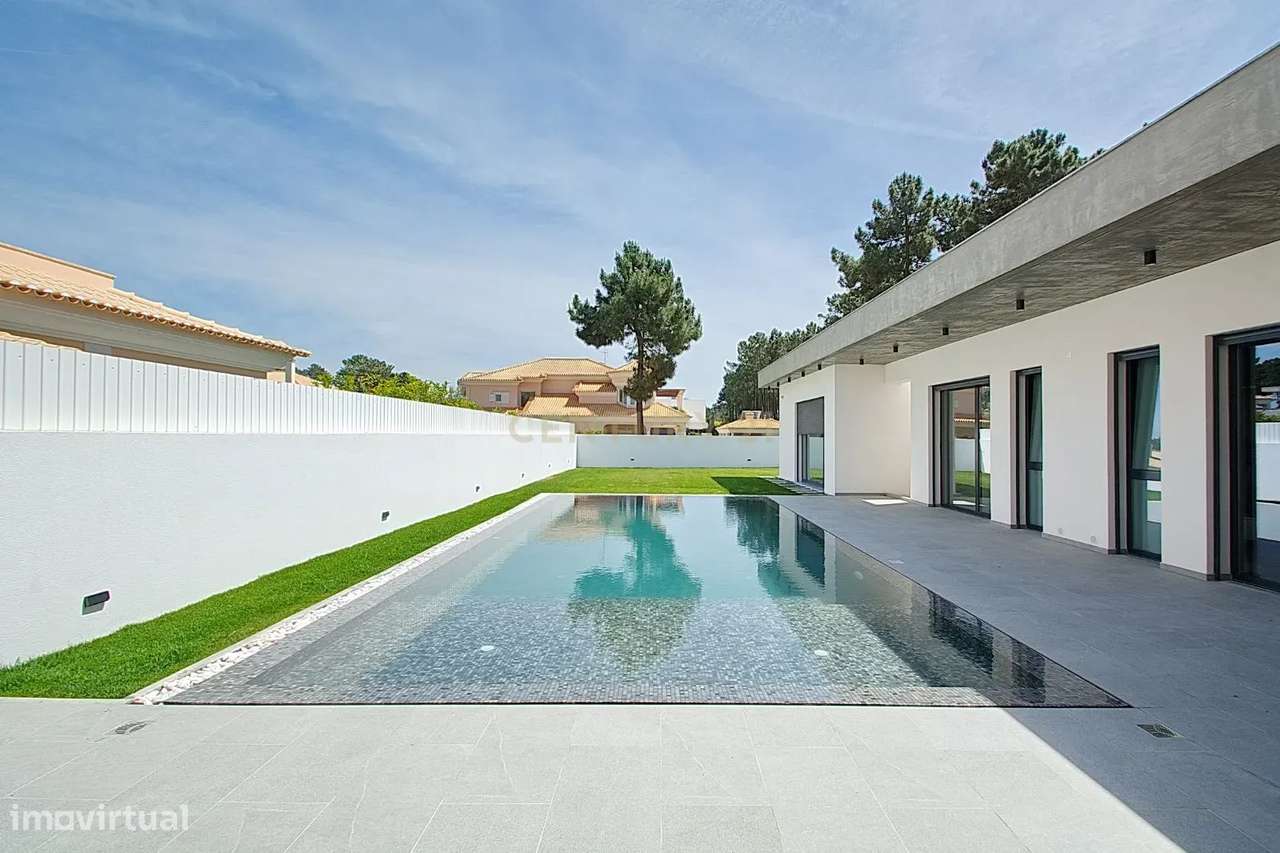 Viva o Luxo: Moradia Térrea de 5 Quartos com Piscina de Água Salgada e - Grande imagem: 3/15