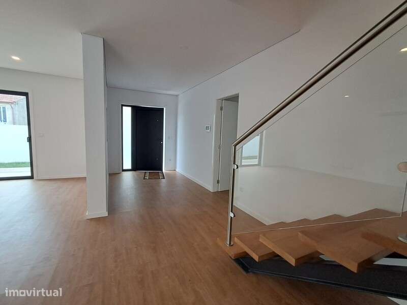 Moradia T3 de luxo, Isolada, em São João de Ovar - Grande imagem: 4/33