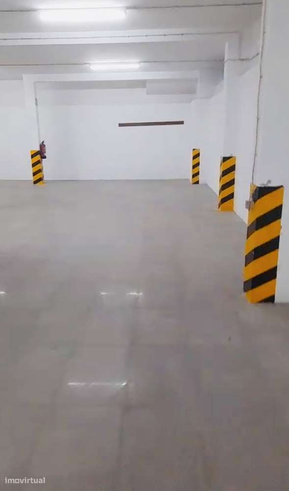 Armazém no centro de Barcelos - Grande imagem: 3/9