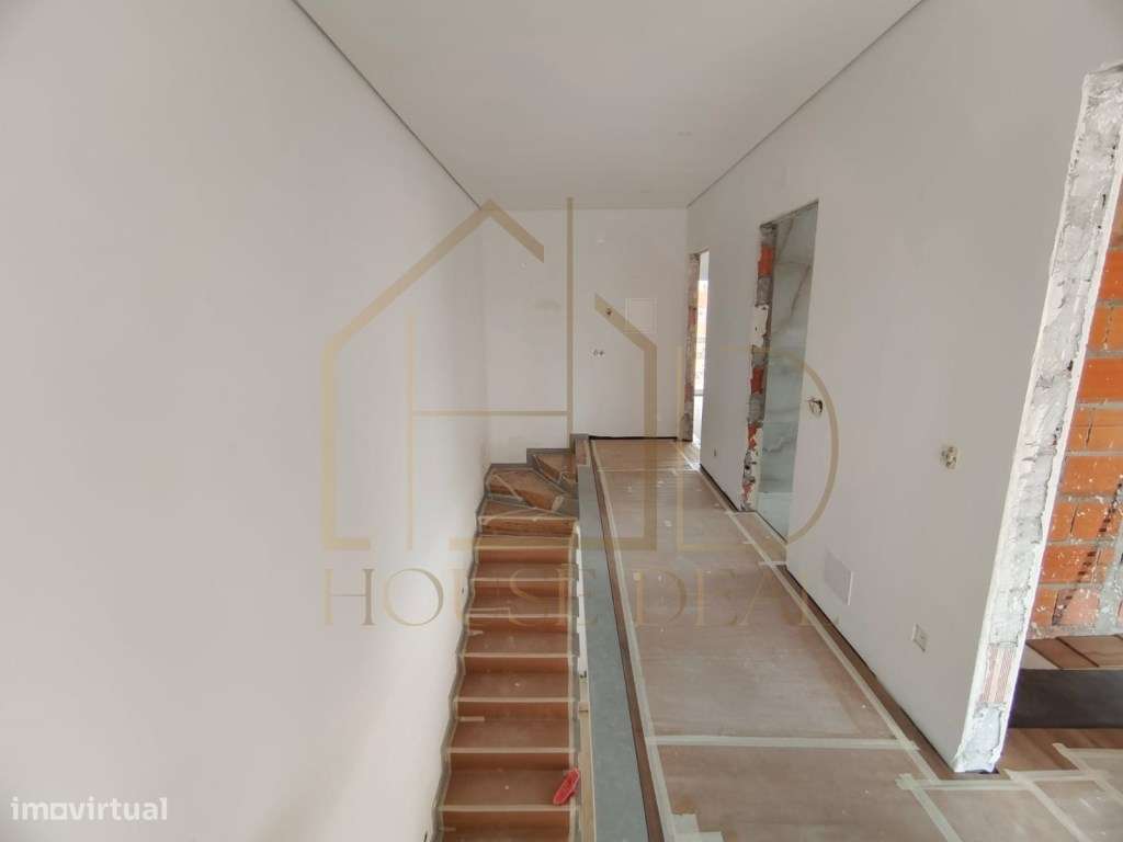 GRANDIOSA Moradia T3+1 com espaço para piscina. Fernão Ferro-13