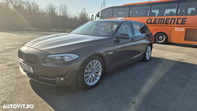 BMW Seria 5 528i Touring Aut. - 2