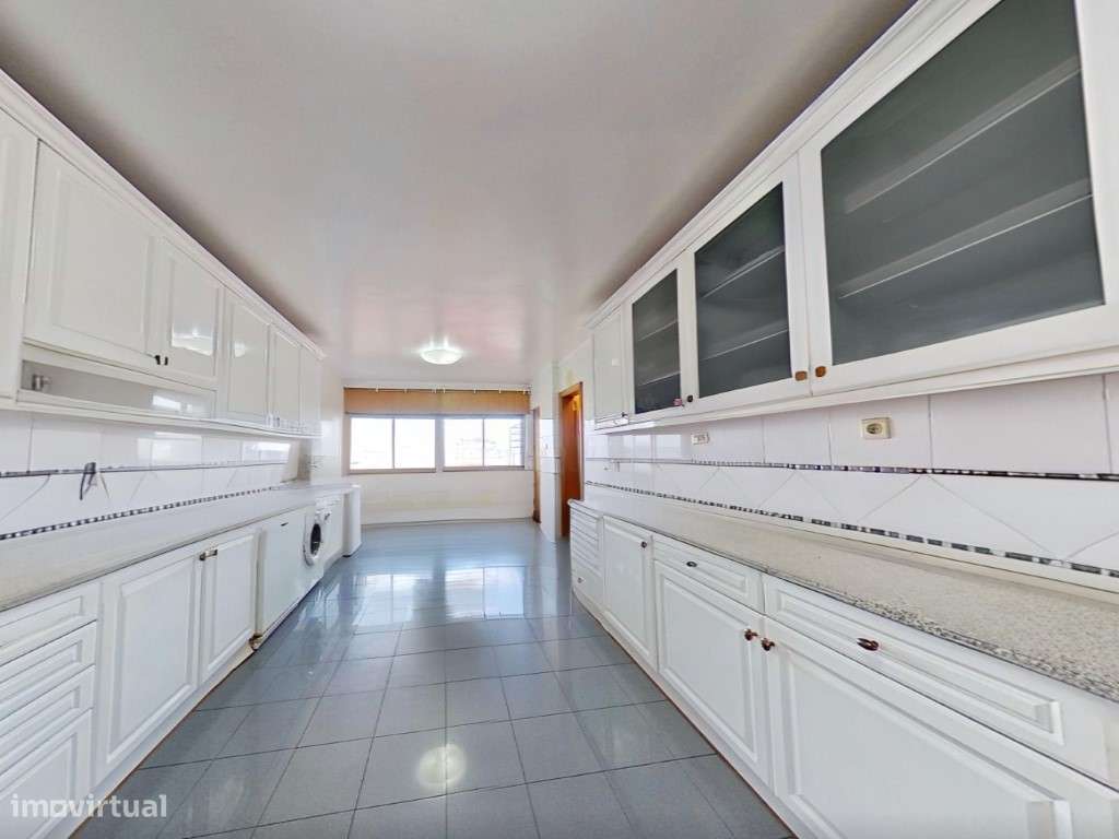 Excelente apartamento T4 à Venda em Campolide a 100 metros das Amor... - Grande imagem: 2/34