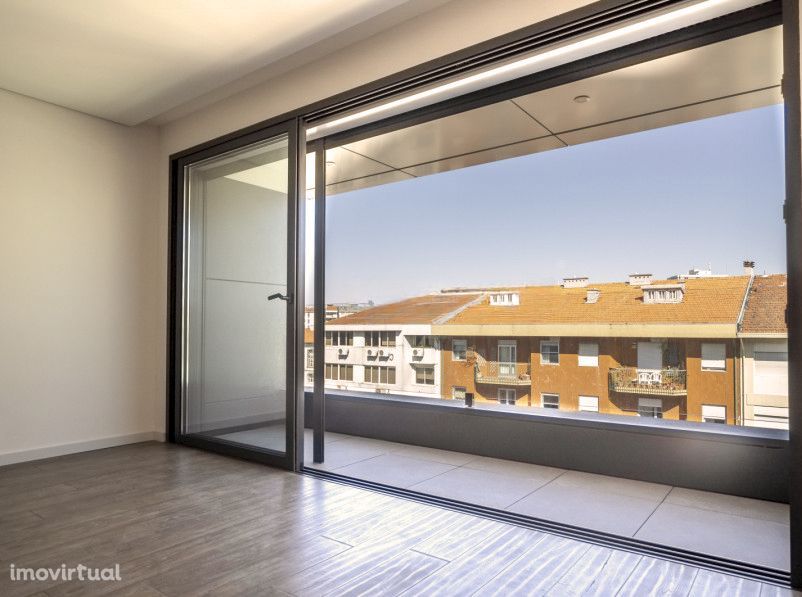 Apartamento T2 junto à Rotunda da Boavista no Porto