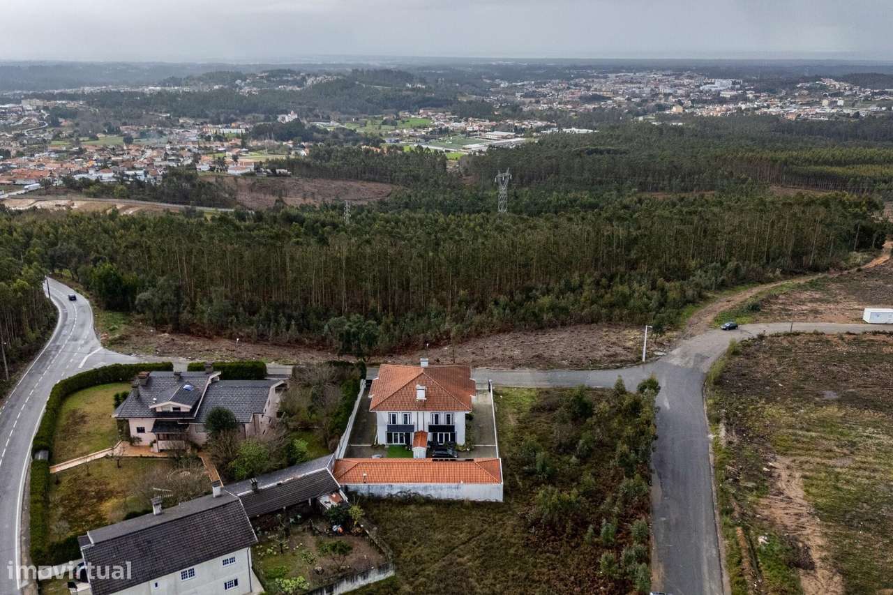 Moradia T3 de 3 Frentes em Sanfins – Santa Maria da Feira-25