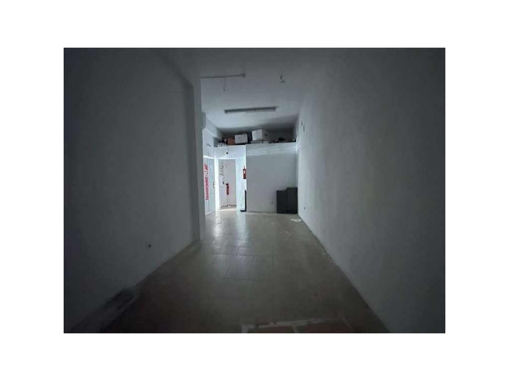 Loja de 110m2, com montra e wc - Almada - Grande imagem: 4/9