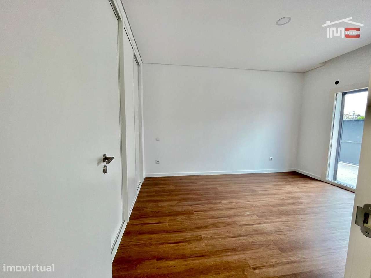 Moradia Térrea T3+1 com Áreas Amplas em Fernão Ferro | Terreno 380...-24